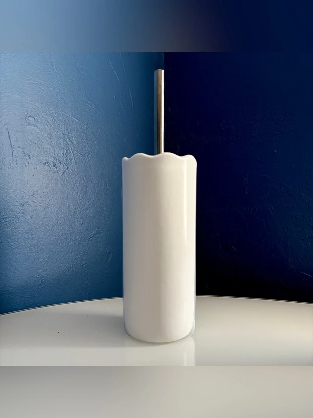 Rachel Zoe White Ceramic Rhinestone Bow Toilet Brush Wand Bling Holder Bathroom